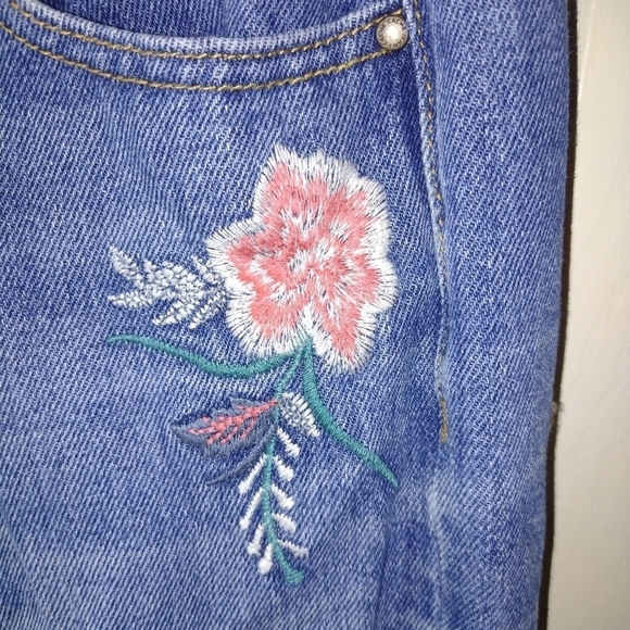 Cache Womens Denim Floral Embroidered 29" Waist 26" Inseam Blue Jeans Size 6 S/M - Picture 3 of 5